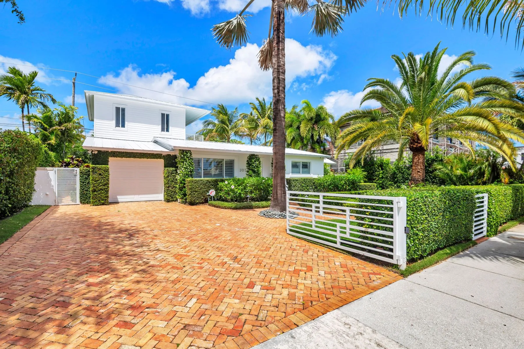 Driveway gate and approach